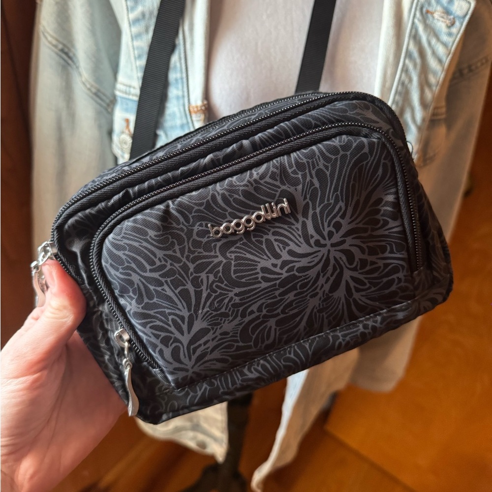 Baggalini Triple Zip Bag - Picture 2 of 9